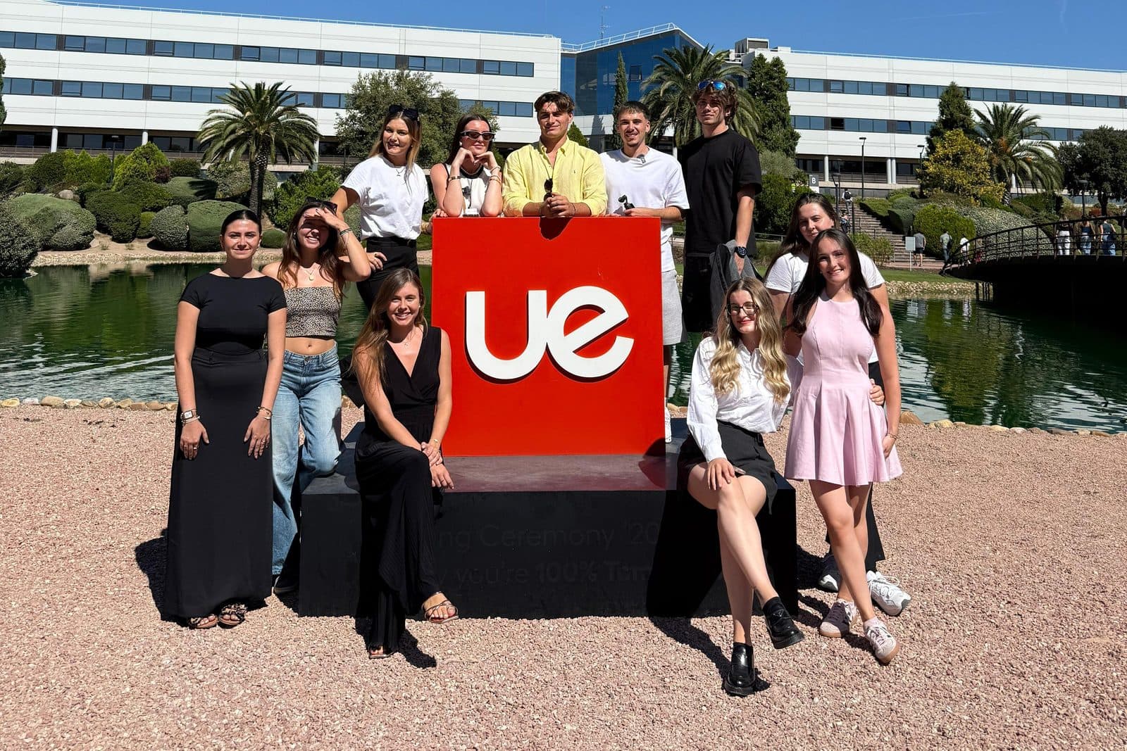 Groupe d'ambassadeurs Étudier en Espagne sur le campus de l'Universidad Europea