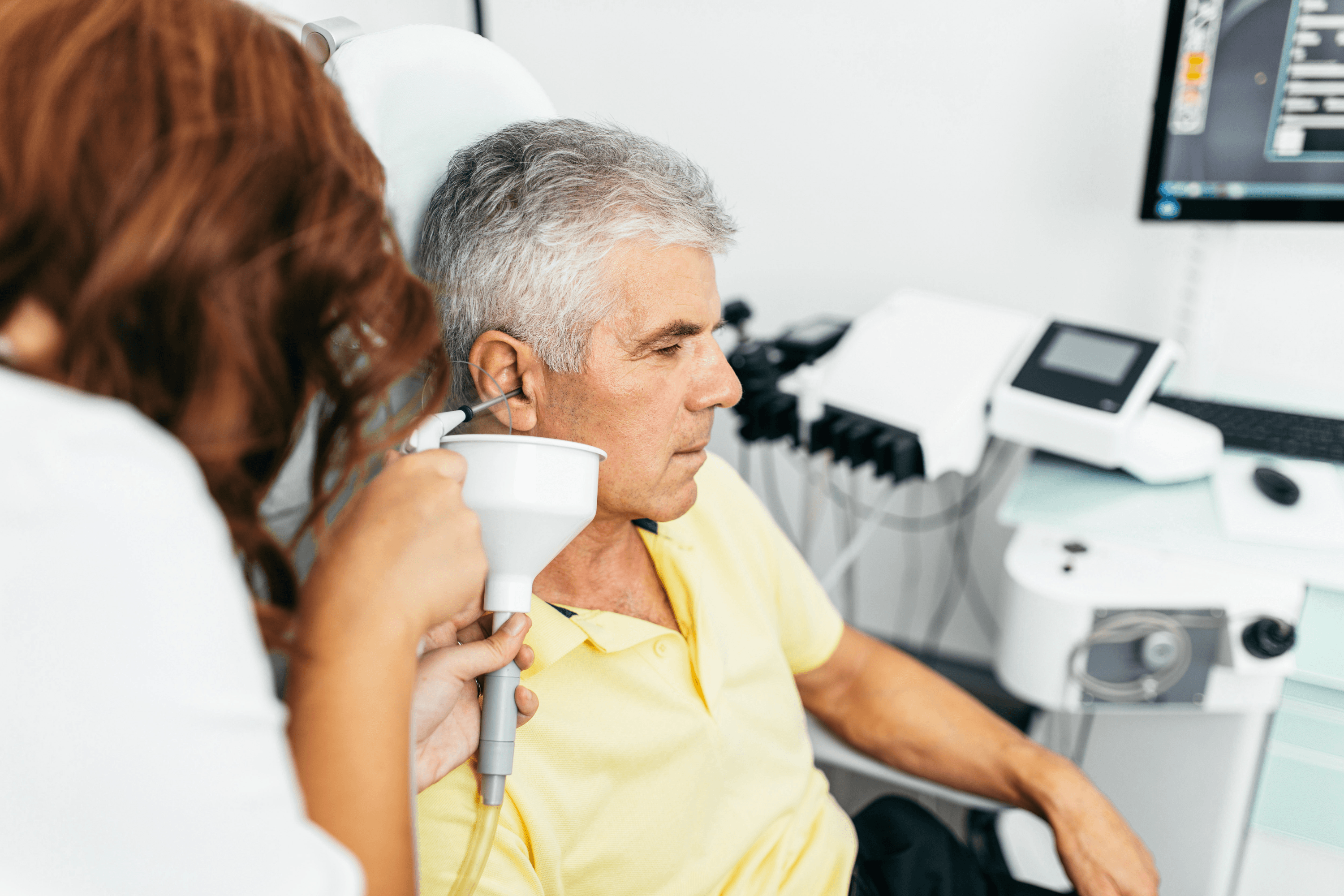 Test d'audiométrie réalisé sur un patient en clinique