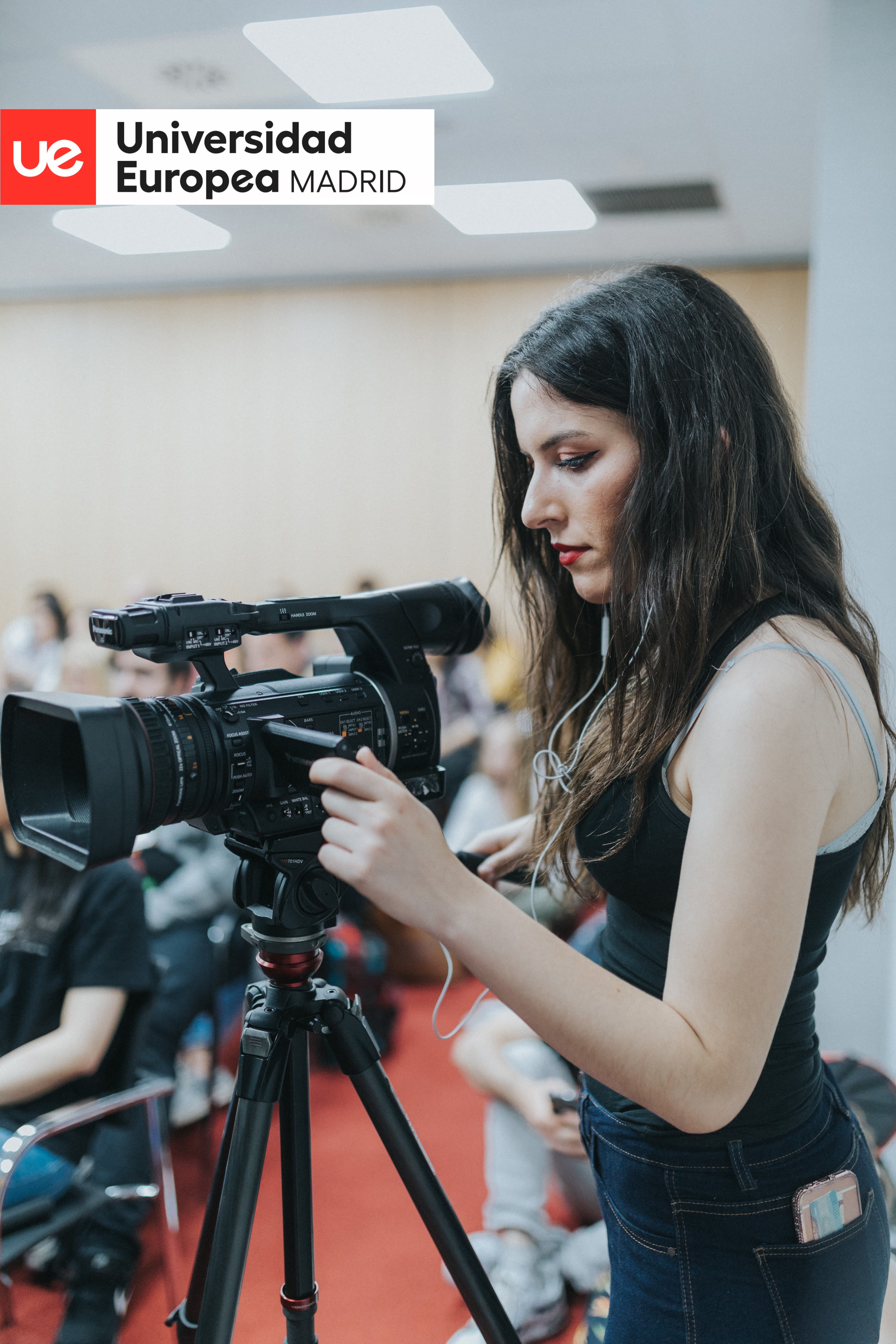 Étudiante en tournage à l'Universidad Europea