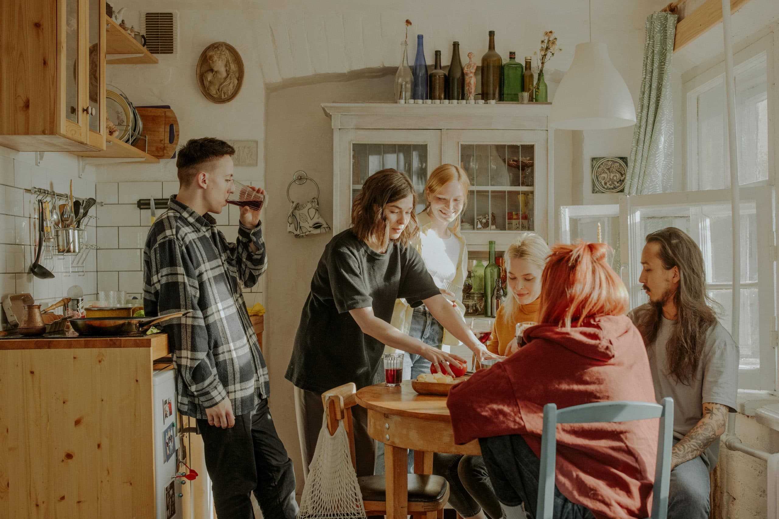 Étudiants dans un appartement en colocation en Espagne